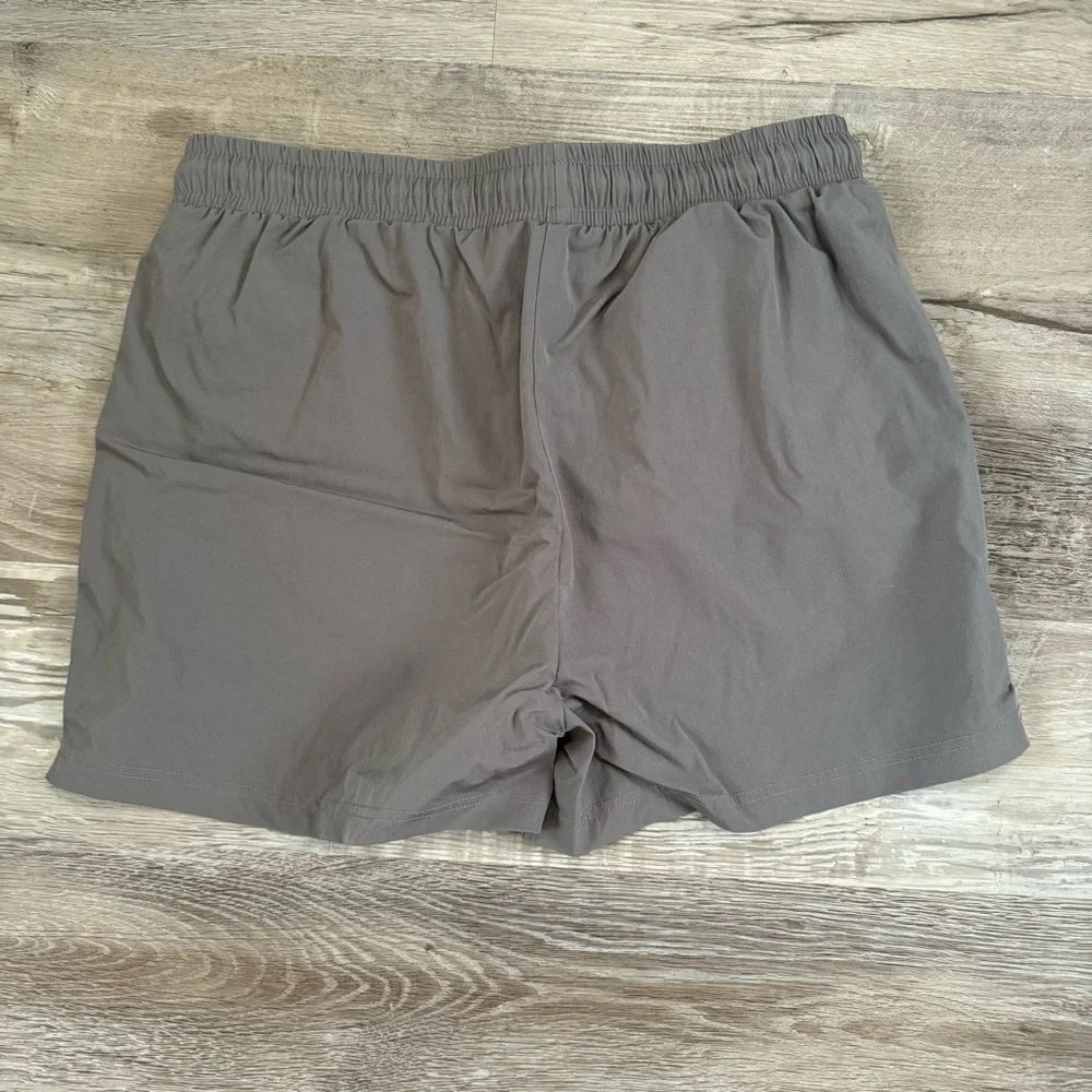 SOLD Gray essential mens short shorts lined
Adjustable waist - Picture 7 of 7